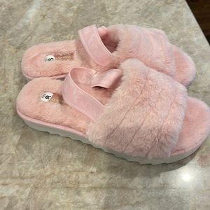 NWOT UGG KOOLABURRA  Fuzzn II platform sandal!